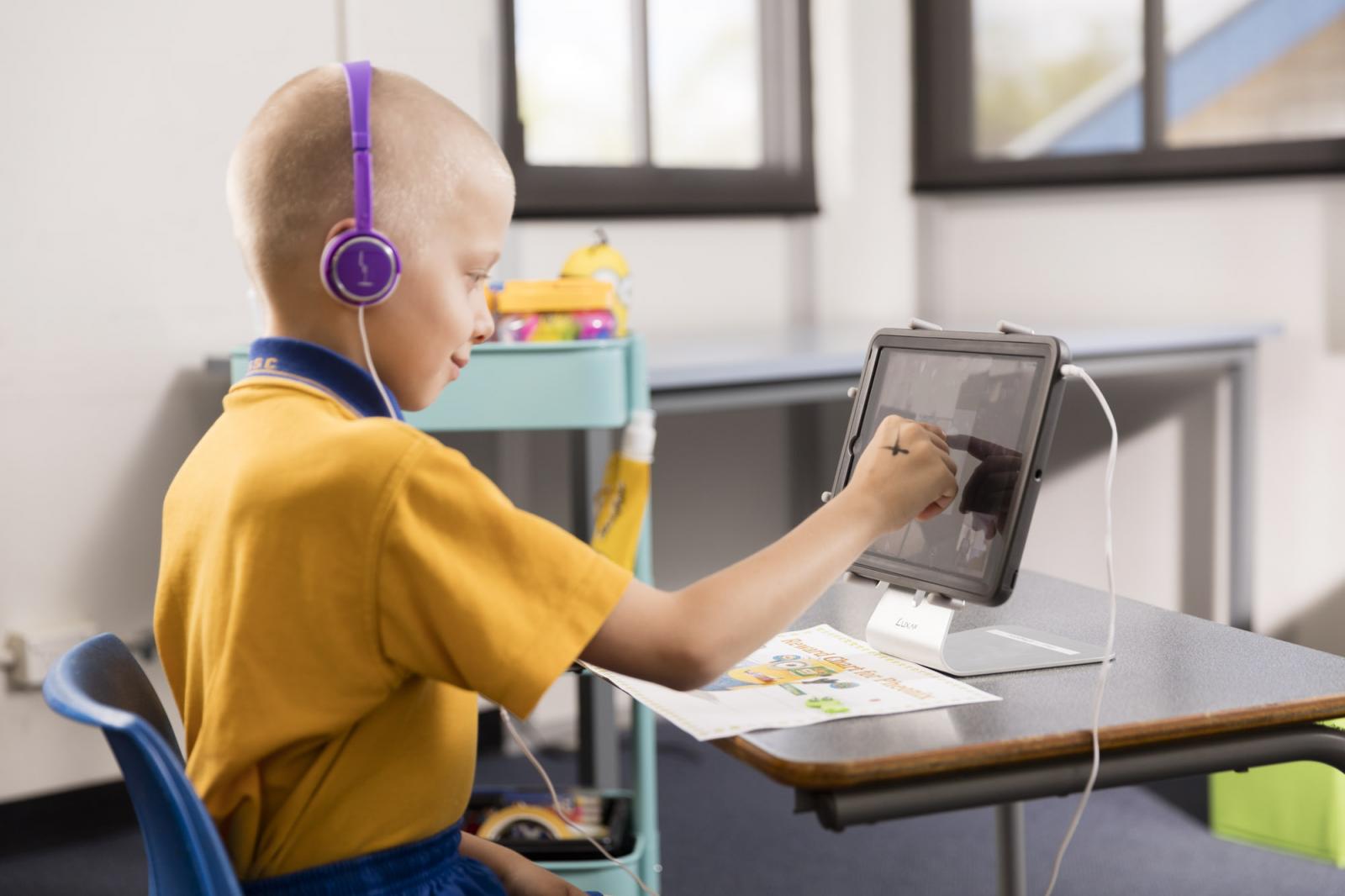 child doing speech pathology via telepractice