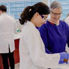 Students and an educator performing experiments in the UQ pharmacy laboratory