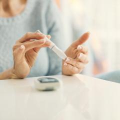 woman testing insulin