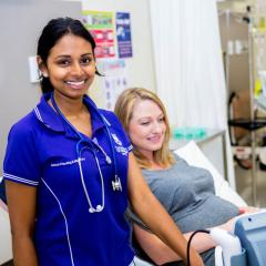 Student nurse with pregnant patient