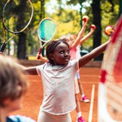 kids playing tennis